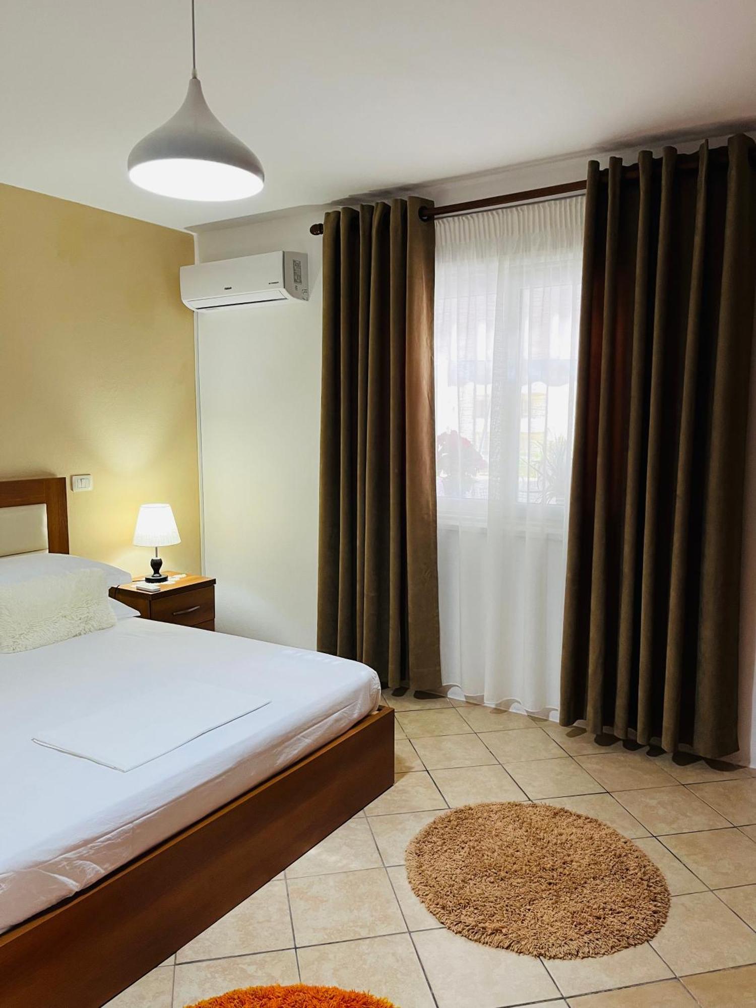 Iljazi'S Apartaments Vlorë Exterior foto