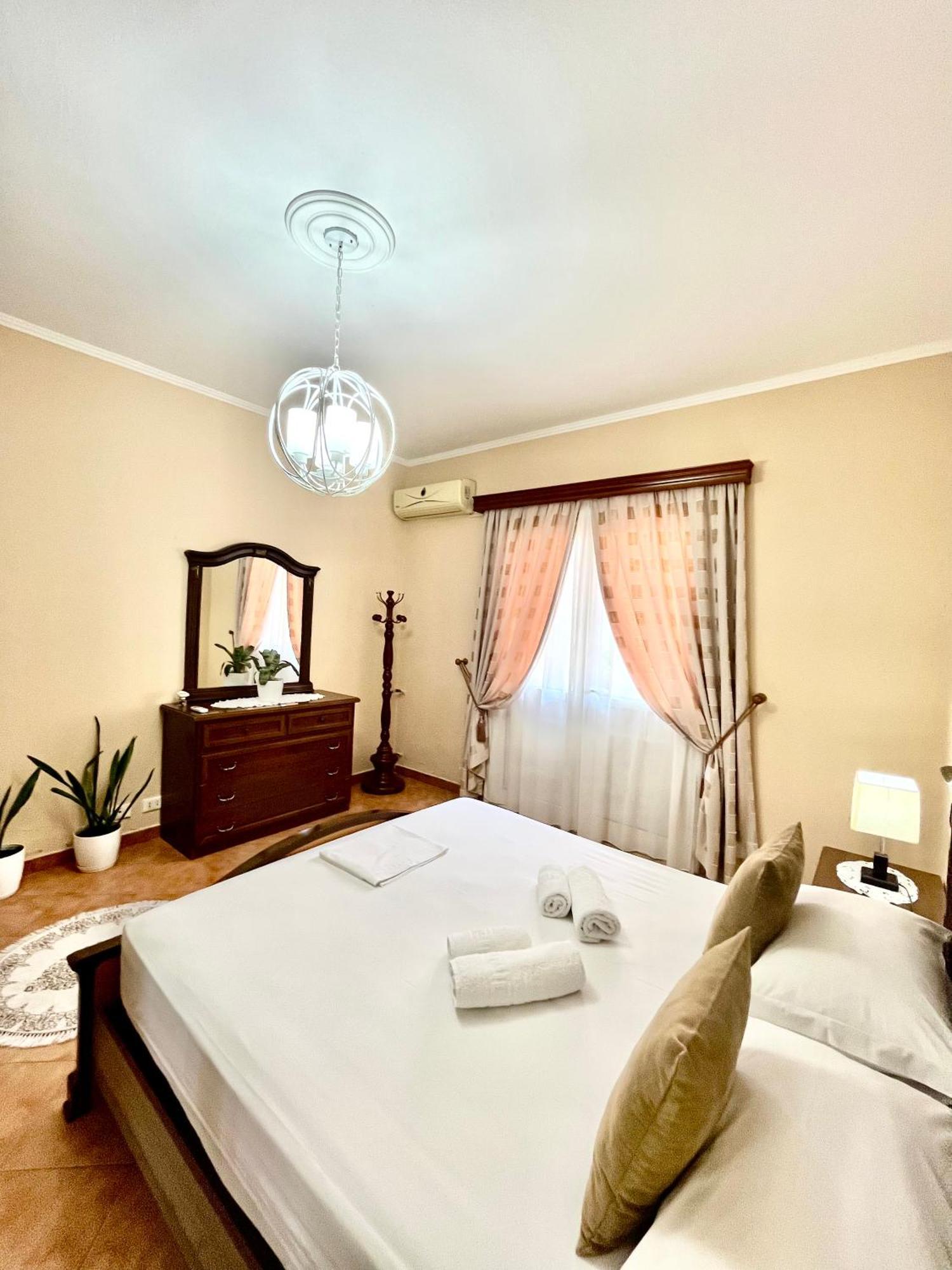 Iljazi'S Apartaments Vlorë Exterior foto