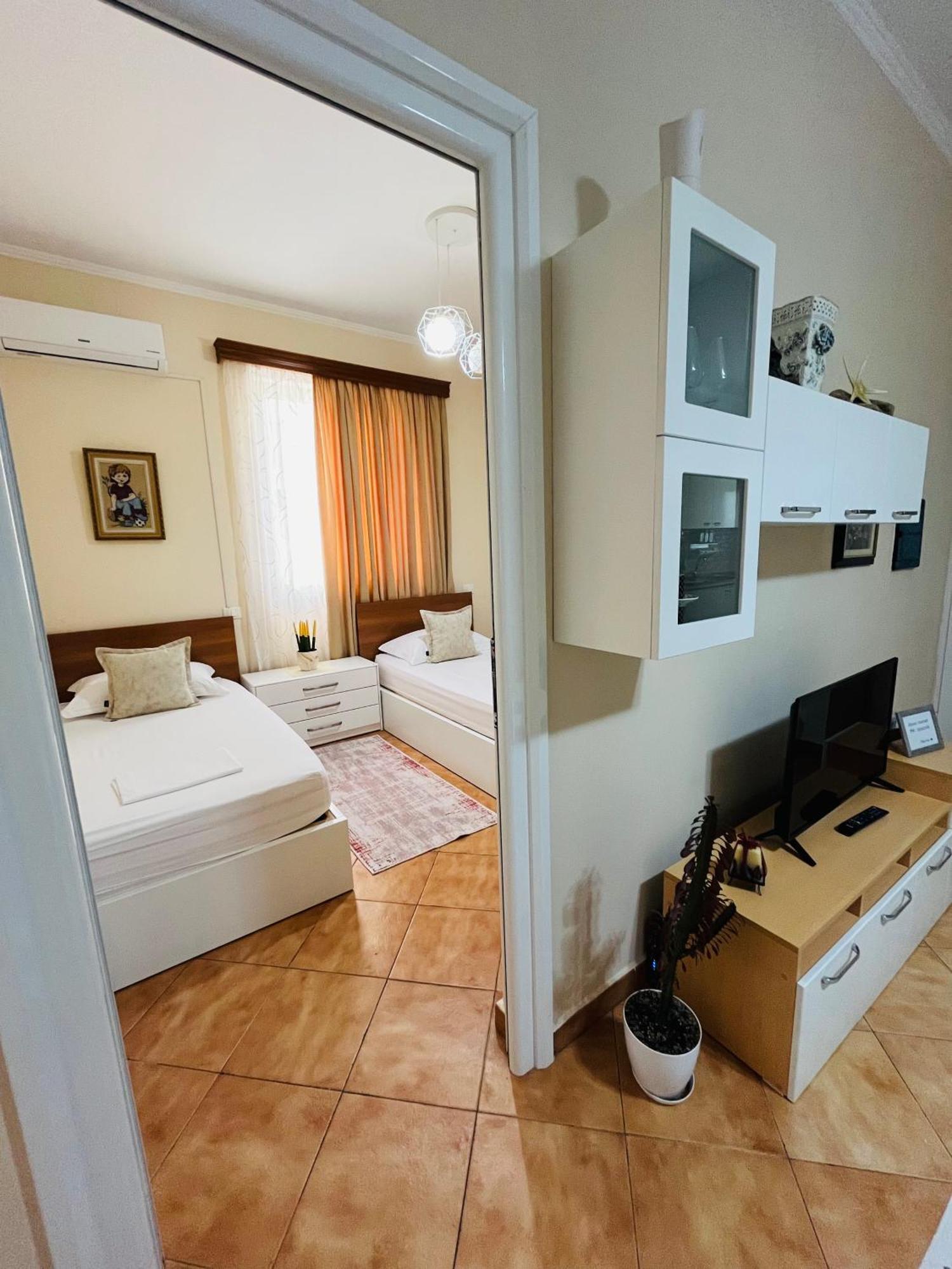Iljazi'S Apartaments Vlorë Exterior foto
